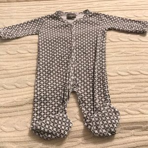 Kate Quinn Organics Outfit